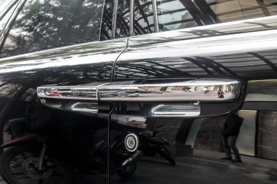 “Chộp” ngay ảnh Rolls-Royce Ghost của nhà chồng Tăng Thanh Hà tái xuất trên phố 8 “Chộp” ngay ảnh Rolls-Royce Ghost của nhà chồng Tăng Thanh Hà tái xuất trên phố8a