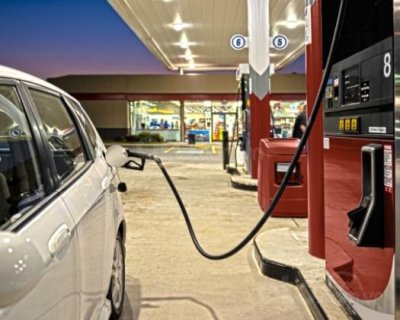 10 hiểu lầm tai hại về bảo trì ô tô - Đổ xăng được nhiều vào buổi sáng là sai 10 hiểu lầm tai hại về bảo trì ô tô - Đổ xăng được nhiều vào buổi sáng là sai