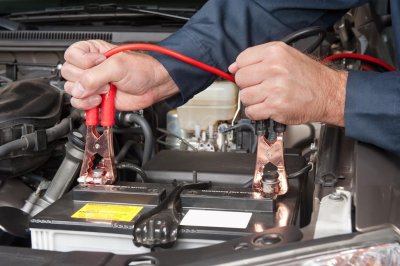 10 hiểu lầm tai hại về bảo trì ô tô - Ắc quy cần xe chạy đường dài để có thể sạc đầy 10 hiểu lầm tai hại về bảo trì ô tô - Ắc quy cần xe chạy đường dài để có thể sạc đầy