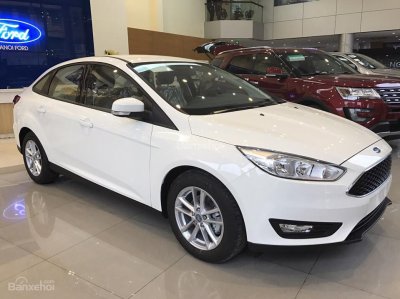 Áp phí trước bạ mới, có kẻ buồn cũng có người vui a3 Ảnh chụp ngoại thất Ford Focus 2019 màu trắng