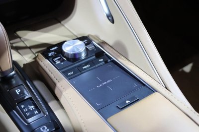 Hết muốn bị chê, Lexus quay về với màn hình cảm ứng cũ a4 Hết muốn bị chê, Lexus quay về với màn hình cảm ứng cũ a4.