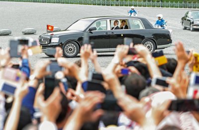 Hình ảnh Toyota Century phục vụ gia đình Thái tử Naruhito trong lễ thoái vị của Nhật hoàng Akihito 1 Hình ảnh Toyota Century phục vụ gia đình Thái tử Naruhito 1