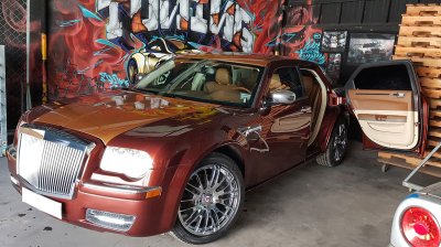 Thợ Việt biến Chrysler 300C Heritage Edition cũ thành Rolls-Royce Phantom sang chảnh 2 Thợ Việt biến Chrysler 300C Heritage Edition cũ thành Rolls-Royce Phantom sang chảnh a2