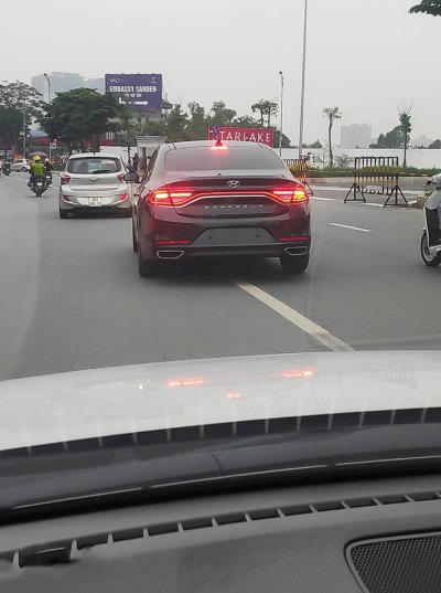 Hyundai Grandeur 2019 bất ngờ xuất hiện tại Việt Nam, thay thế Sonata? 1 Hyundai Grandeur 2019 bất ngờ xuất hiện tại Việt Nam, thay thế Sonata? a1