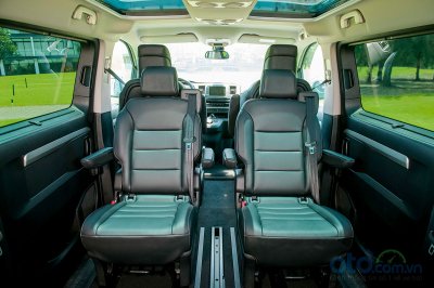 Ghế ngồi Peugeot Traveller trên phiên bản Luxury cho phép xoay, gập 180 độ.