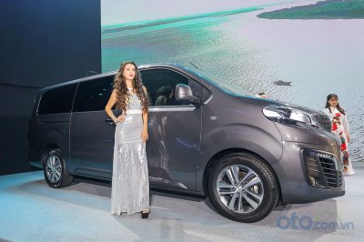 Peugeot Traveller 2019 có 2 phiên bản Luxury và Premium.