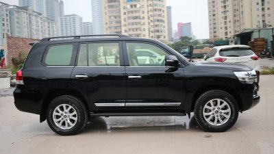 Dùng chán, chủ Toyota Land Cruiser 2016 vẫn tự tin chốt giá gần bằng xe đời mới a2