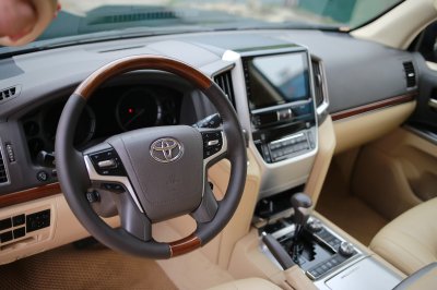 Dùng chán, chủ Toyota Land Cruiser 2016 vẫn tự tin chốt giá gần bằng xe đời mới a3