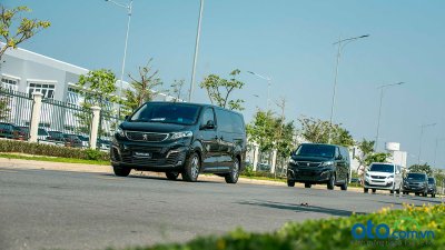 Mẫu xe này được kỳ vọng sẽ đạt được doanh số 100 xe/năm. Peugeot Traveller với giá 1,7-2,25 tỷ sẽ cạnh tranh cùng Volkswagen Sharan (1,85 tỷ đồng) và có mức giá không rẻ hơn so với Mercedes-Benz V-Class (1,85-2,57 tỷ đồng).