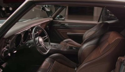 Camaro RS đã được phục chế trước khi độ lại theo phong cách bộ đội Camaro RS đã được phục chế