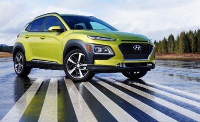 10 mẫu xe AWD có giá bán rẻ nhất hiện nay a7 Hyundai Kona AWD 2019 màu xanh lá