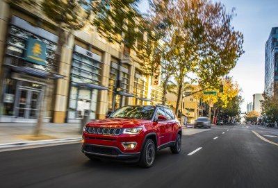 10 mẫu xe AWD có giá bán rẻ nhất hiện nay Jeep Compass AWD 2019 màu đỏ