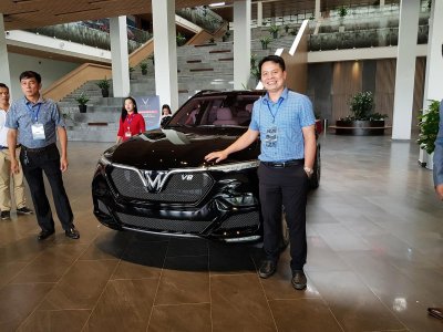 VinFast Lux V8 đột ngột trình làng tại nhà máy ở Hải Phòng VinFast Lux V8 đột ngột trình làng tại nhà máy ở Hải Phòng.