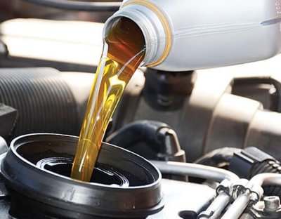 Thợ sửa ô tô móc túi khách hàng bằng cách nào? a1 Thay dầu xe sau chu kỳ 12.000 km nếu xe không vận hành ở điều kiện môi trường khắc nghiệt