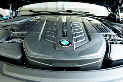 Những công nghệ giúp BMW M760Li xDrive vận hành mượt mà trên phố 3 Những công nghệ giúp BMW M760Li xDrive vận hành mượt mà trên phố a3