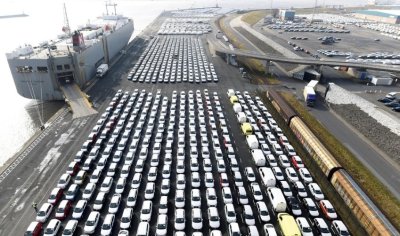 Ô tô Volkswagen xếp hàng chuẩn bị được xuất khẩu sang Mỹ Ô tô Volkswagen xếp hàng chuẩn bị được xuất khẩu sang Mỹ.