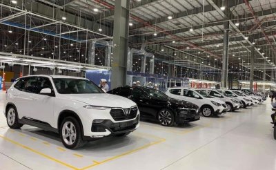 Xe VinFast xuất xưởng hàng loạt trong khuôn viên nhà máy Xe VinFast xuất xưởng hàng loạt trong khuôn viên nhà máy ...