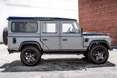 Ngắm chiếc Land Rover Defender mang sức mạnh Mỹ, nội thất đẳng cấp như siêu xe 2 Ngắm chiếc Land Rover Defender mang sức mạnh Mỹ, nội thất đẳng cấp như siêu xe a2