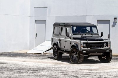 Ngắm chiếc Land Rover Defender mang sức mạnh Mỹ, nội thất đẳng cấp như siêu xe 1 Ngắm chiếc Land Rover Defender mang sức mạnh Mỹ, nội thất đẳng cấp như siêu xe a1
