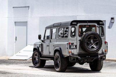 Ngắm chiếc Land Rover Defender mang sức mạnh Mỹ, nội thất đẳng cấp như siêu xe 3 Ngắm chiếc Land Rover Defender mang sức mạnh Mỹ, nội thất đẳng cấp như siêu xe a3