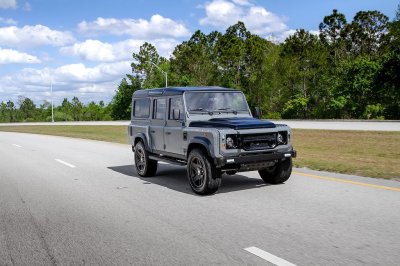 Ngắm chiếc Land Rover Defender mang sức mạnh Mỹ, nội thất đẳng cấp như siêu xe 7 Ngắm chiếc Land Rover Defender mang sức mạnh Mỹ, nội thất đẳng cấp như siêu xe a7