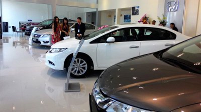 Người Việt mua ô tô giảm mạnh trong tháng 4 năm 2019 1 Người Việt mua ô tô giảm mạnh trong tháng 4 năm 2019 a1