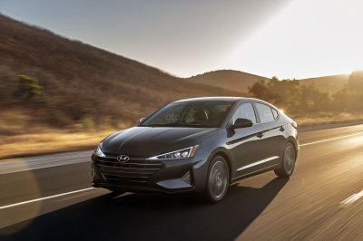 Hyundai Elantra 2020 có hệ truyền động hoàn toàn mới Hyundai Elantra 2020 đầu xe