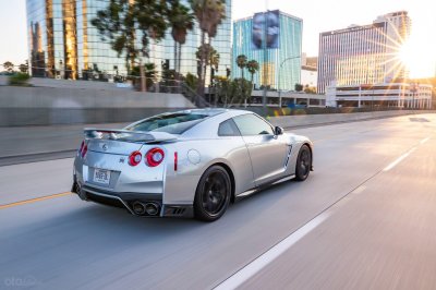 Nissan GT-R R35 đuôi xe Nissan GT-R.
