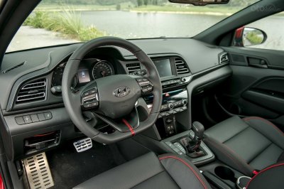 Ảnh chi tiết Hyundai Elantra Sport 2019 14 Ảnh chi tiết Hyundai Elantra Sport 2019 a14