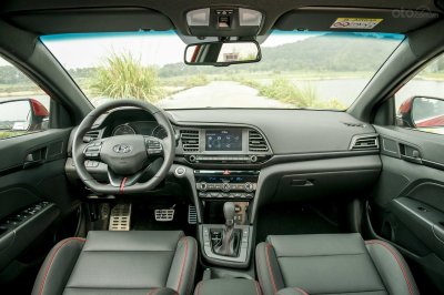 Ảnh chi tiết Hyundai Elantra Sport 2019 8 Ảnh chi tiết Hyundai Elantra Sport 2019 a8