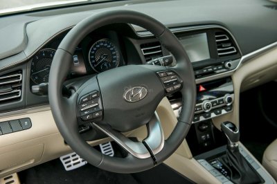 Vô lăng Hyundai Elantra 2.0 2019 Vô lăng Hyundai Elantra 2.0 2019...