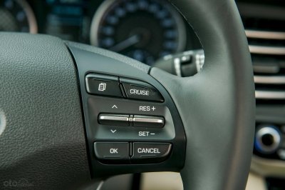 Nút bấm trên vô lăng Hyundai Elantra 2.0 2019 Nút bấm trên vô lăng Hyundai Elantra 2.0 2019...