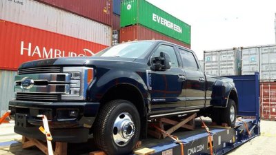 Bán tải F-350 Super Duty Lariat Crew tại Việt Nam a1