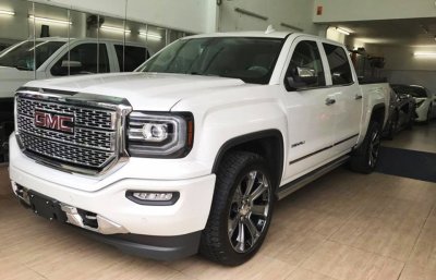 Bán tải GMC Sierra 1500 Denali tại Việt Nam.