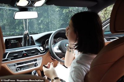 Vlogger 12 tuổi sắm BMW 7-Series giá 4,5 tỷ đồng a5 Vlogger 12 tuổi sắm BMW 7-Series giá 4,5 tỷ đồng a5.