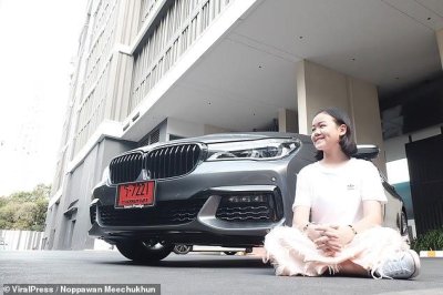 Vlogger 12 tuổi sắm BMW 7-Series giá 4,5 tỷ đồng a3 Vlogger 12 tuổi sắm BMW 7-Series giá 4,5 tỷ đồng a3.