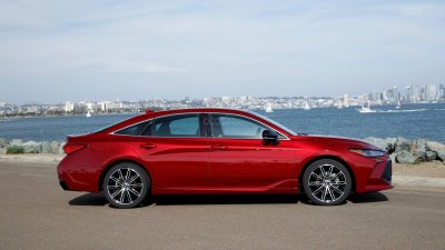 Ưu điểm của Toyota Avalon 2019: Tính năng tuỳ chỉnh tiếng ồn động cơ Toyota Avalon 2019: thân xe