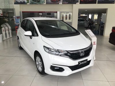 Honda Jazz giảm giá ‘khủng’, số lượng có hạn tại đại lý Honda Jazz 2019 màu trắng tại Vn