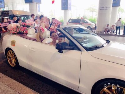 Bảo Anh - Hoa hậu hoàn vũ nhí 2019 được đón bằng siêu xe dát vàng khi trở về nước 1 Bảo Anh - Hoa hậu hoàn vũ nhí 2019 được đón bằng siêu xe dát vàng khi trở về nước a1