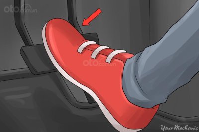 5 thói quen xấu có thể "giết chết" ô tô của bạn: Thẳng chân đè phanh 5 thói quen xấu có thể "giết chết" ô tô của bạn: Thẳng chân đè phanh