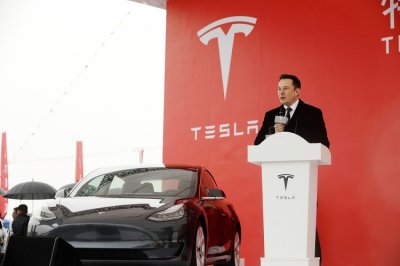 Tesla phải huy động thêm vốn vì thua lỗ Tesla phải huy động thêm vốn vì thua lỗ.