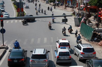 Tài xế Việt và những hành vi lái xe nguy hiểm khó bỏ a1 Tài xế vượt đèn đỏ tại Việt Nam