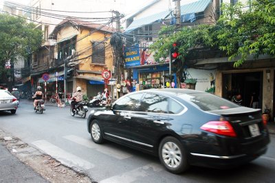 Tài xế Việt và những hành vi lái xe nguy hiểm khó bỏ Ô tô vượt đèn đỏ tại Việt Nam