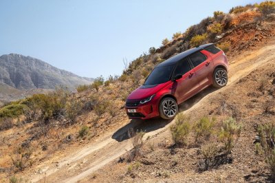 Land Rover Discovery Sport 2020 xuống dốc