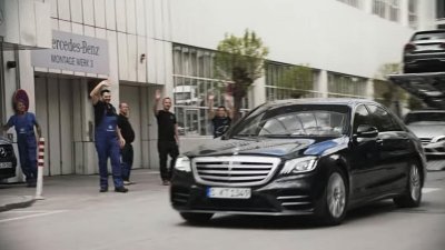 BMW tung video hài về ngày nghỉ hưu của cựu chủ tịch Mercedes-Benz a4