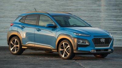 Top 10 mẫu SUV/Crossover chạy xăng tiết kiệm nhất năm 2019 a5 Hyundai Kona đời 2019 màu xanh