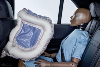 Túi khí ghế sau đang được Mercedes-Benz nghiên cứu Túi khí ghế sau đang được Mercedes-Benz nghiên cứu
