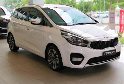 Kia Ronda 2019 ngoại thất màu trắng