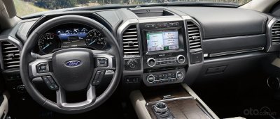 Ưu nhược điểm của Ford Expedition 2019: Vô-lăng kèm chân ga, chân phanh cần cải thiện