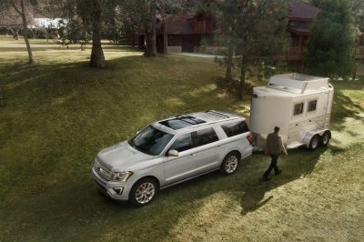 Ưu nhược điểm của Ford Expedition 2019: Kéo tải khỏi chê